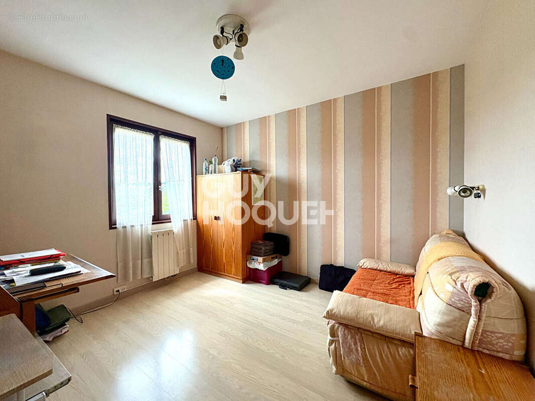 GIVORS MONTROND : Maison individuelle T4 - sous sol de 100m² - vue dégagée - plus de 1 500 m² de terrain - photo 7
