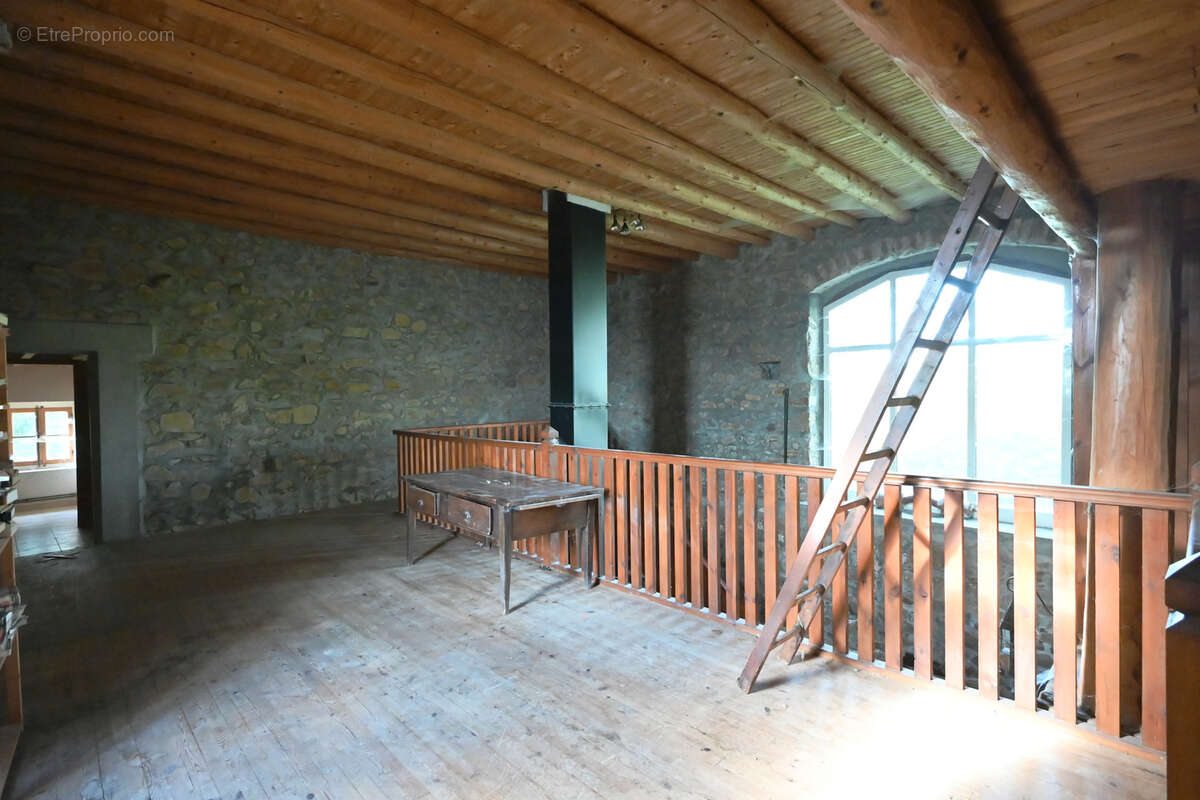 Maison à SAINT-HILAIRE-CUSSON-LA-VALMITTE