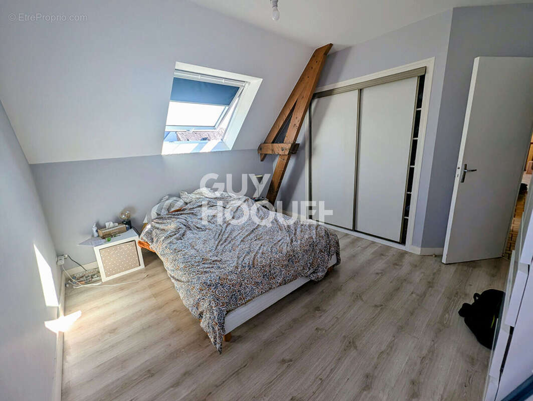 Immeuble Chemaze 10 pièce(s) 174 m2 - photo 3