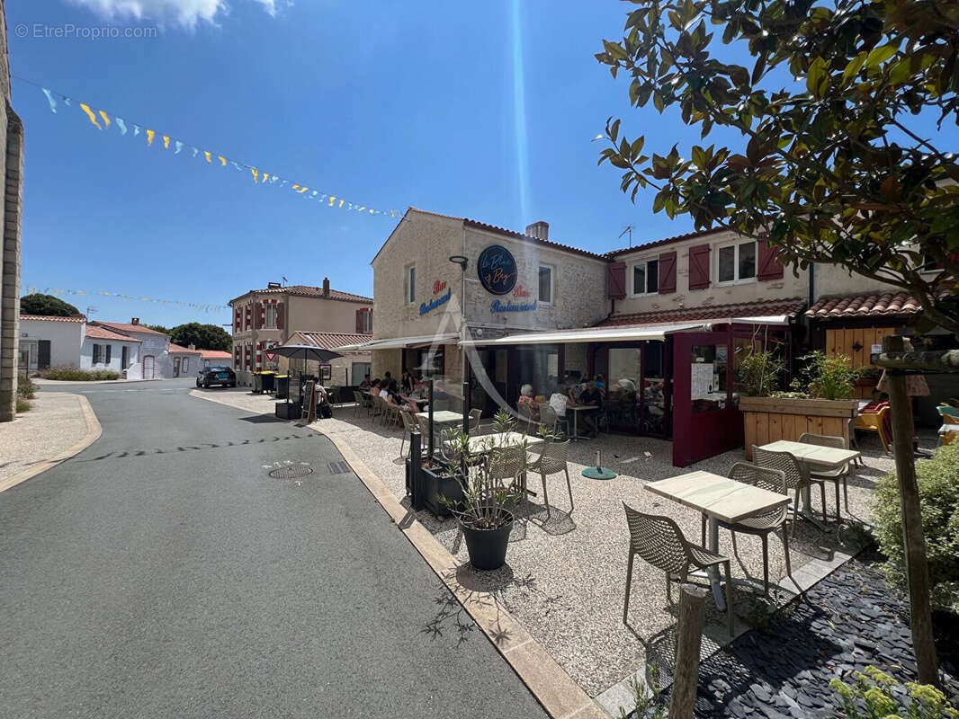 Commerce à LONGEVILLE-SUR-MER