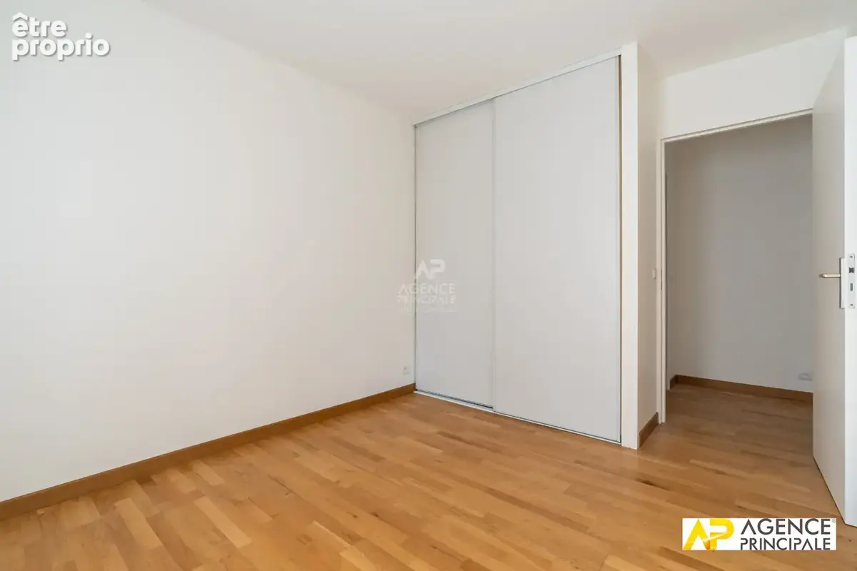 Appartement  4 pièce(s) - Ascenseur - terrasse - grand séjour - 78m² - photo 10