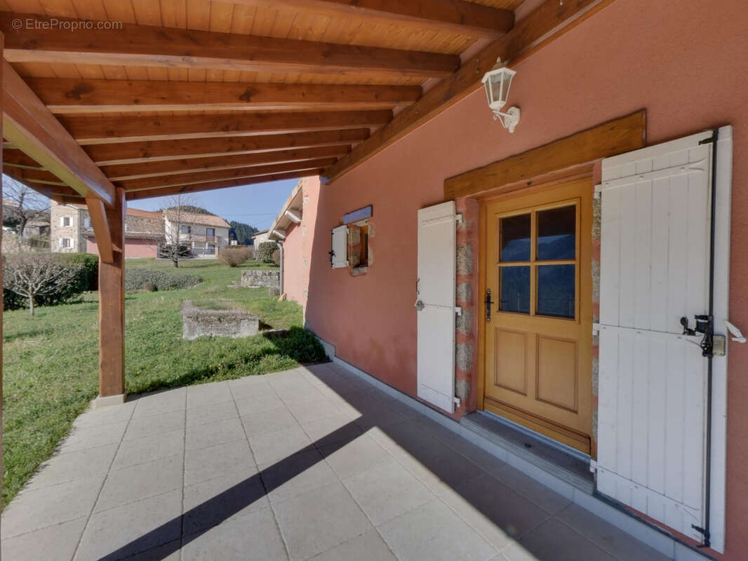 Maison à SAINT-BARTHELEMY-LE-MEIL