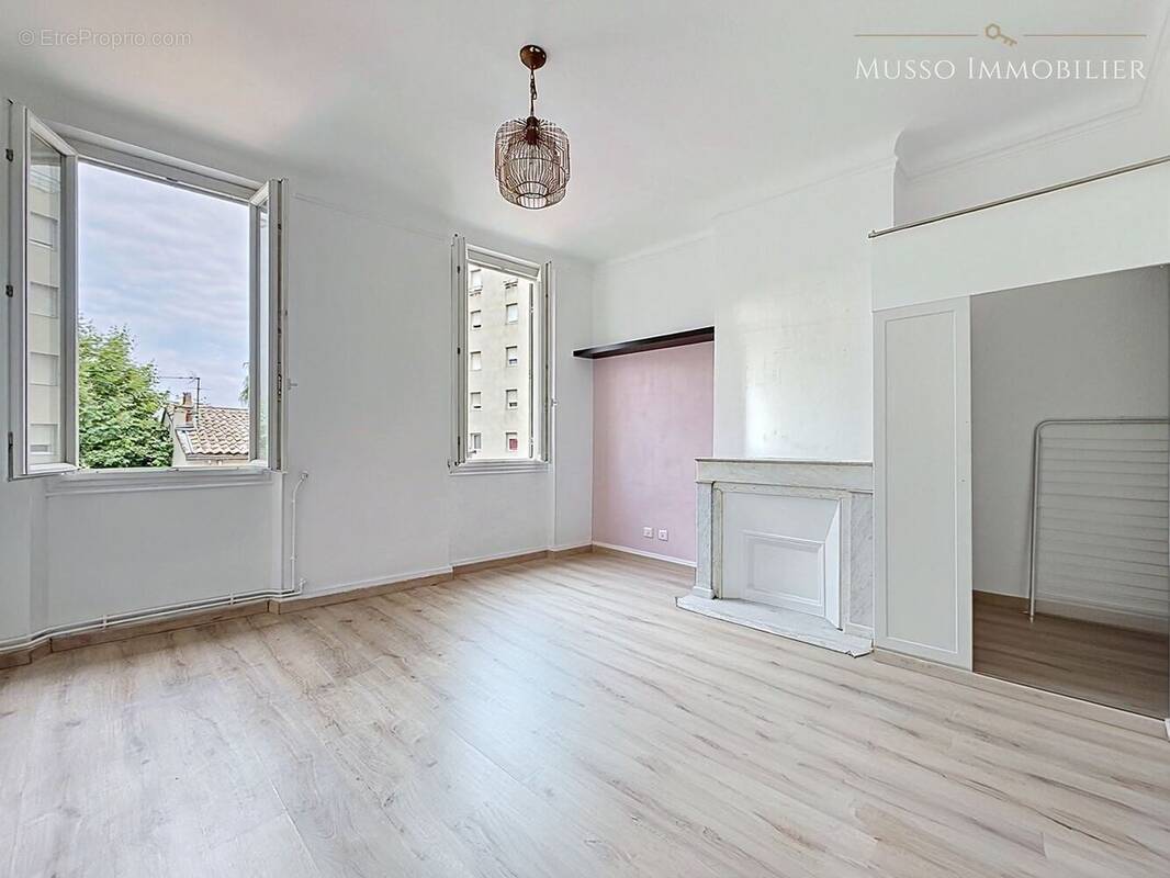 Appartement à MARSEILLE-5E