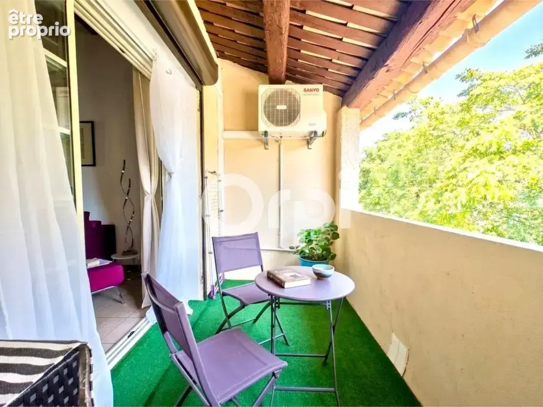Logement avec terrasse - parking privé et cave - piscine / résidence sécurisée - photo 9