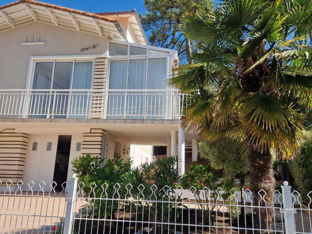 - 17390 - Ronce Les Bains - Maison 7 pièce(s) 126 m2 - 5 Chambres - - photo 3