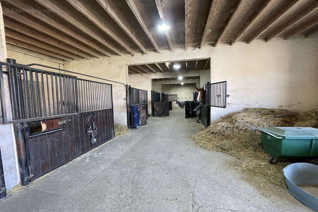 Maison à CLOS-FONTAINE