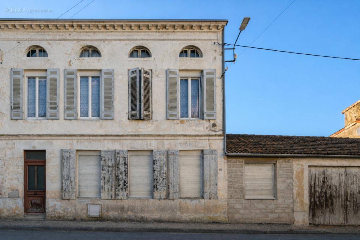 Maison à VERDELAIS