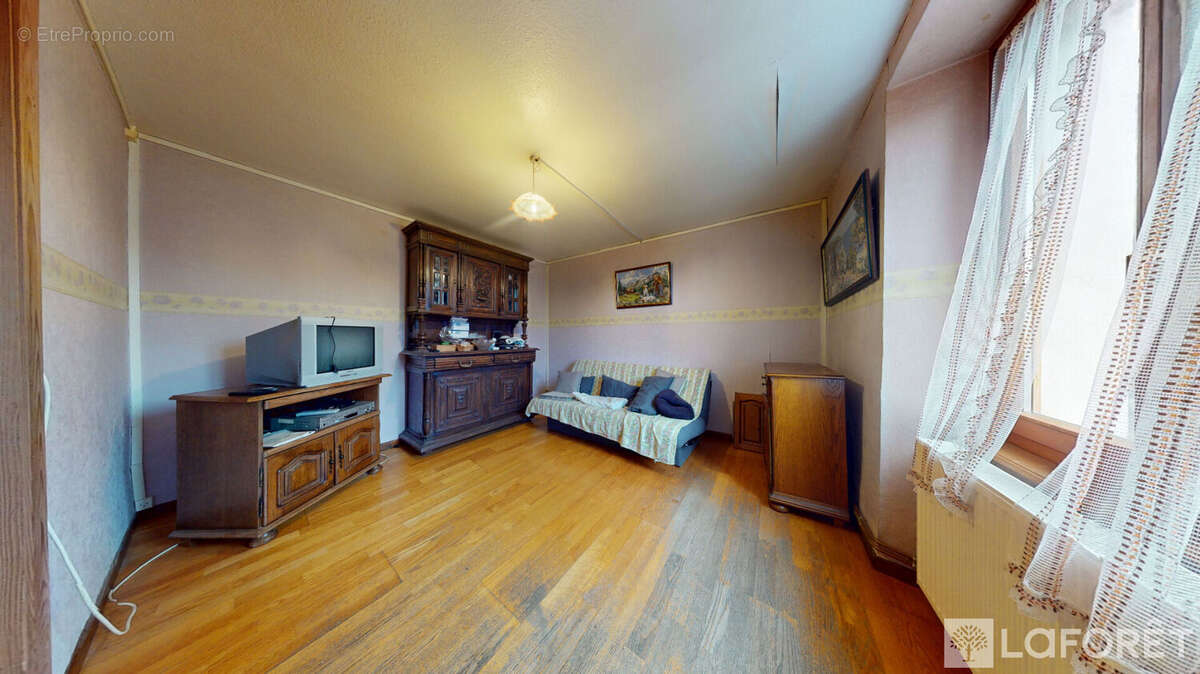 Maison à MONTECHEROUX