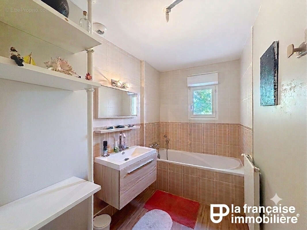 Appartement  duplex 82m²  -  3 chambres -  Garage fermé - Thorigné-Fouillard - photo 6