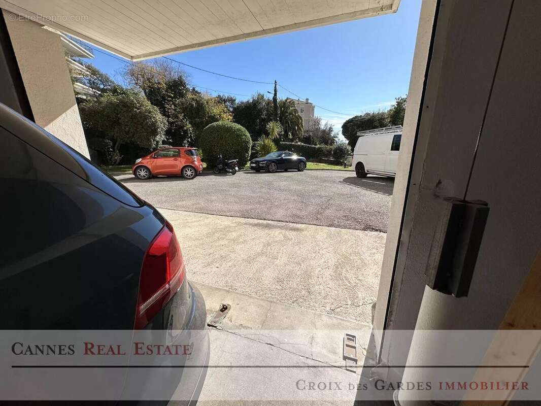 Parking à CANNES