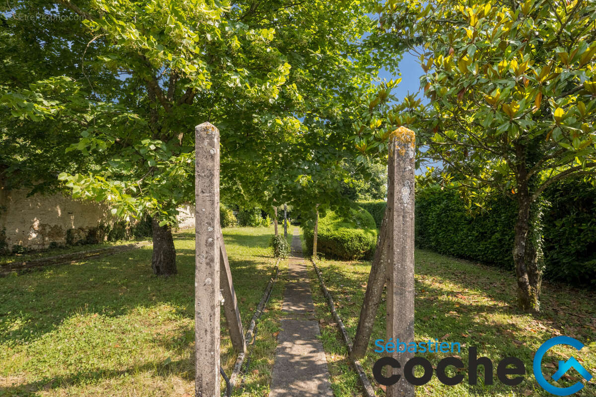 Maison à SAINT-BONNET-DE-MURE