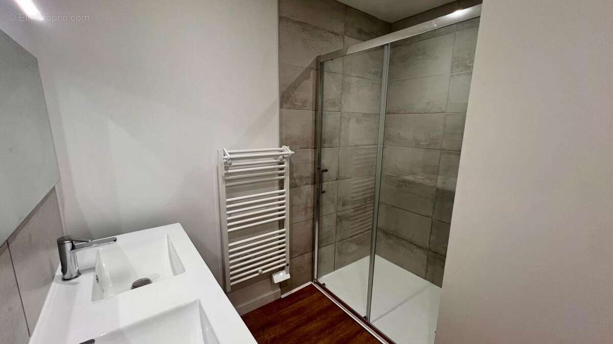 Appartement à ESPINASSES