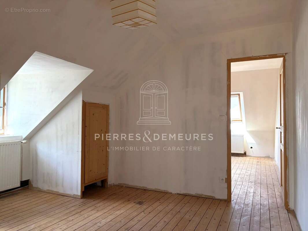 Maison à LA CHAPELLE-SAINT-URSIN