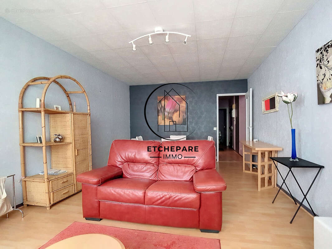 Appartement à EAUX-BONNES