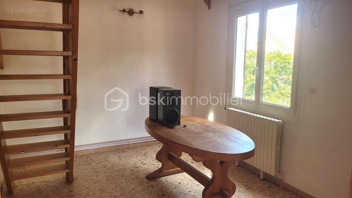 Villedaigne - villa r+1 de 160 m² - 4 faces - type 6 - 3 chambres - garage - piscine - parcelle de 970 m² - photo 6