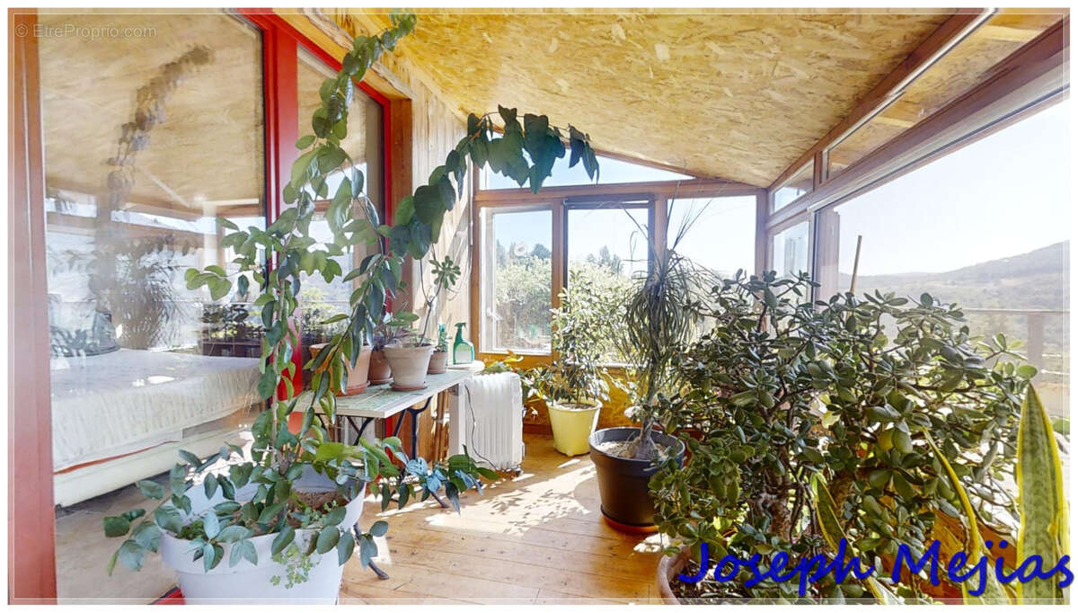 Maison à SAINT-ETIENNE-DE-SERRE