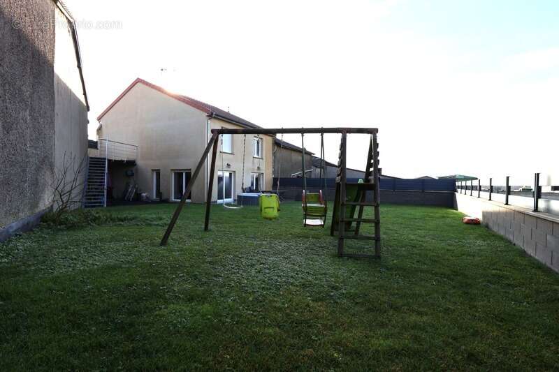 Maison à MANGIENNES