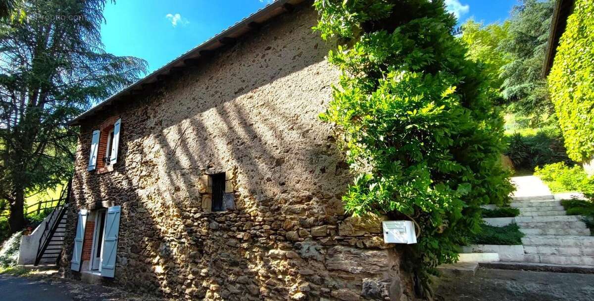 Maison à LIVINHAC-LE-HAUT