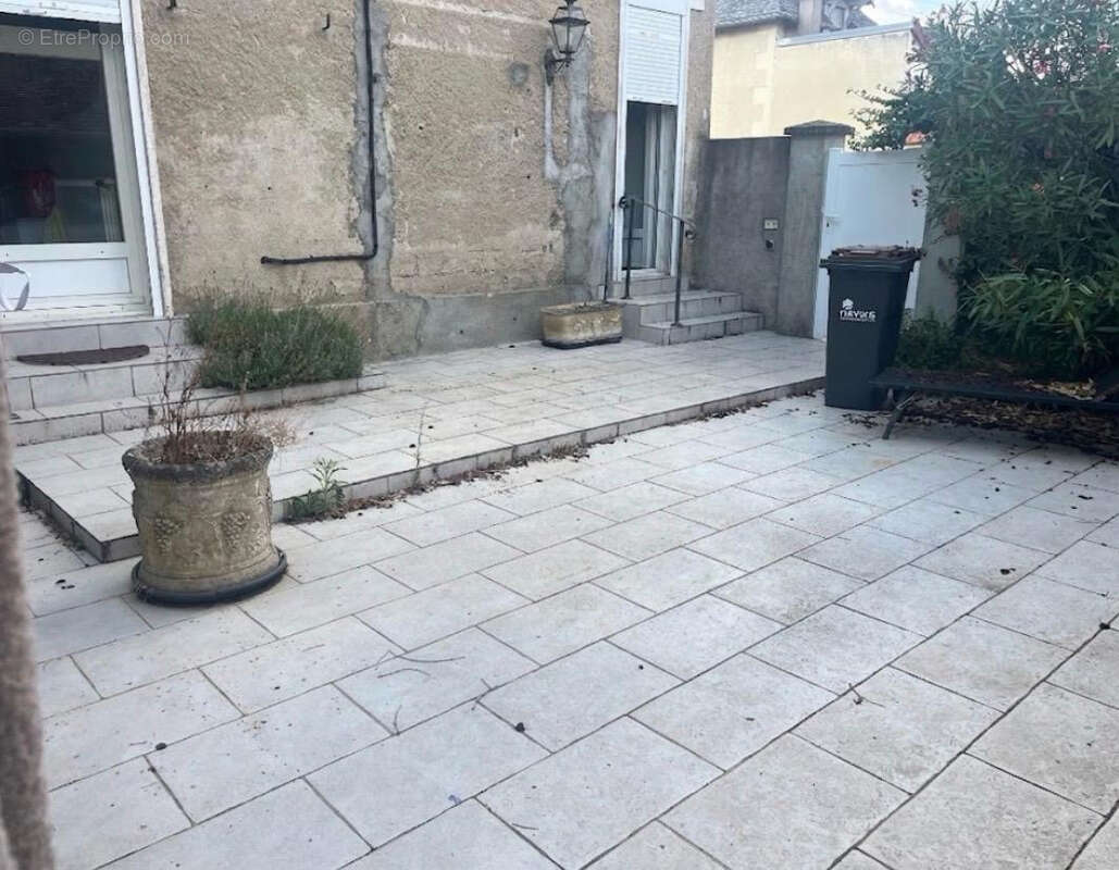 NEVERS, proche des lycées et centre ville, maison de ville de 120 m² avec grande terrasse - photo 10