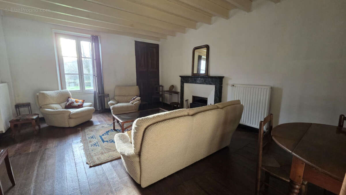 Maison à SOUVIGNE