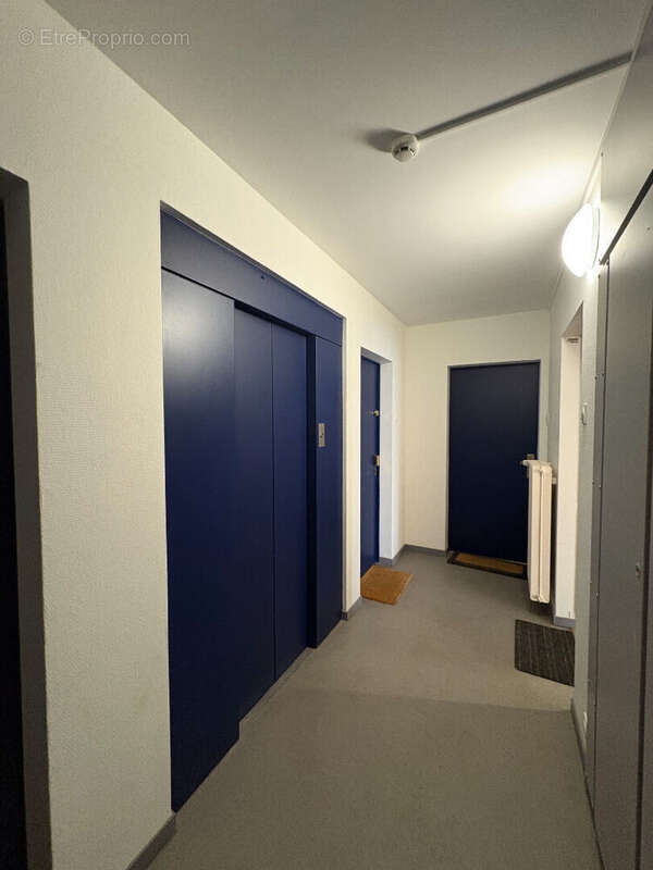 2 pièces avec ascenseur, cave et parking étage élevé - photo 4