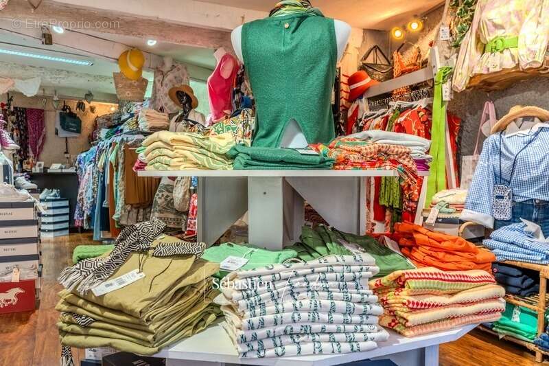 Commerce à LE CASTELLET