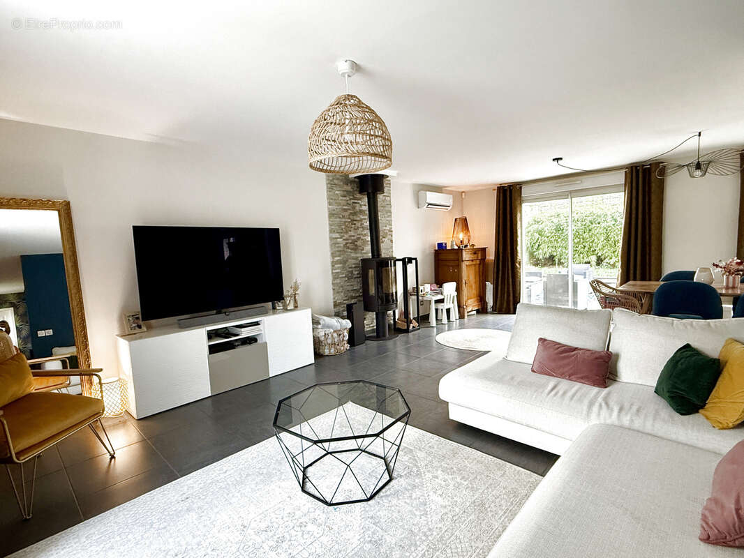 Maison à MORAINVILLIERS