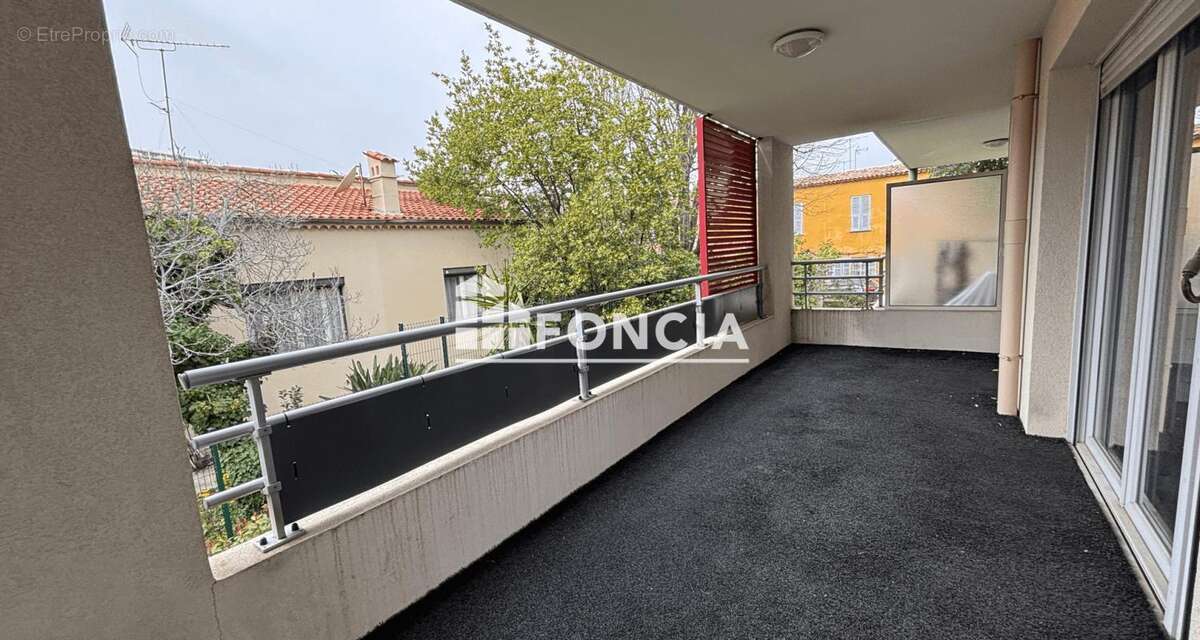 Appartement à SAINT-LAURENT-DU-VAR