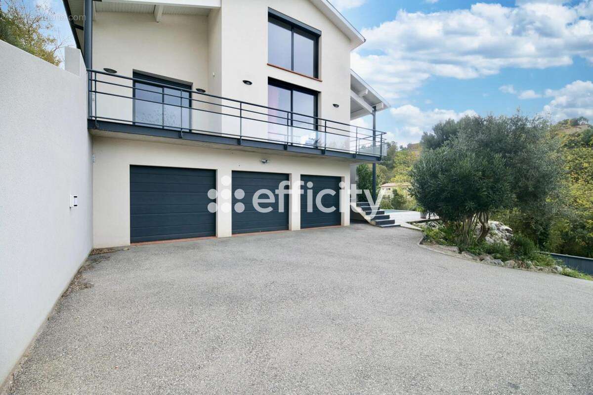 Maison à LACROIX-FALGARDE