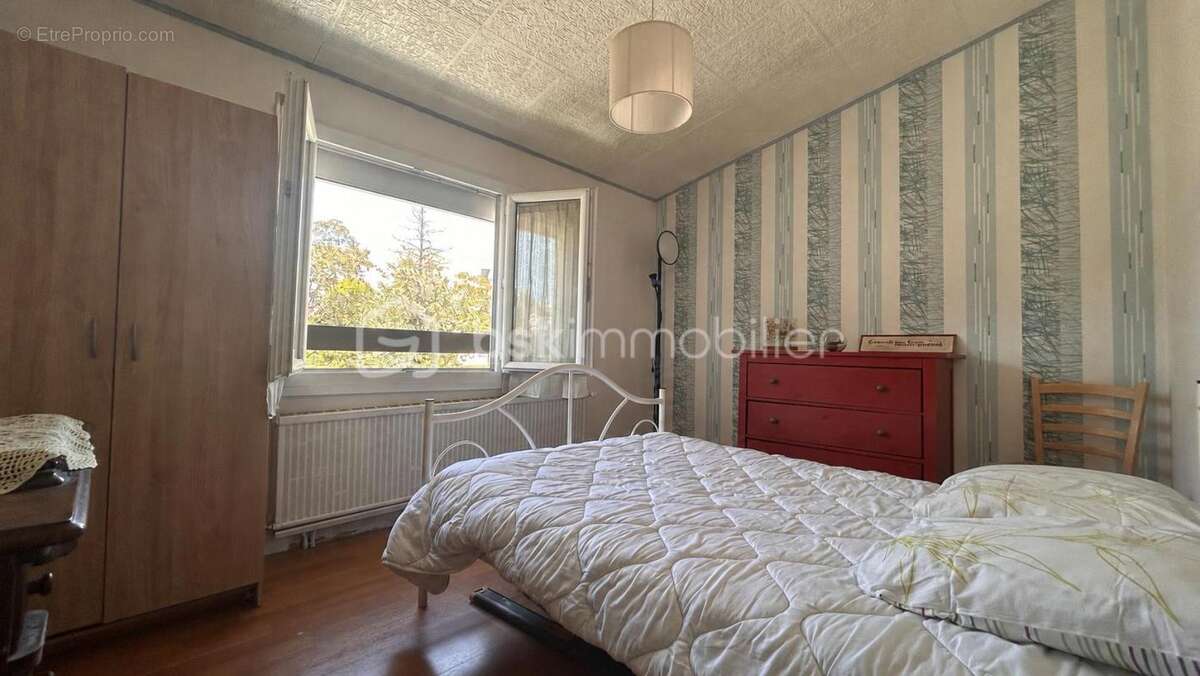 Maison mitoyenne T5 de 95 m² avec jardin  – Rue Lucien-Sampaix, Échirolles - photo 10