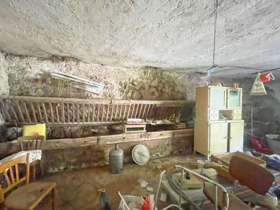 Maison à SAINT-LAURENT-DU-CROS