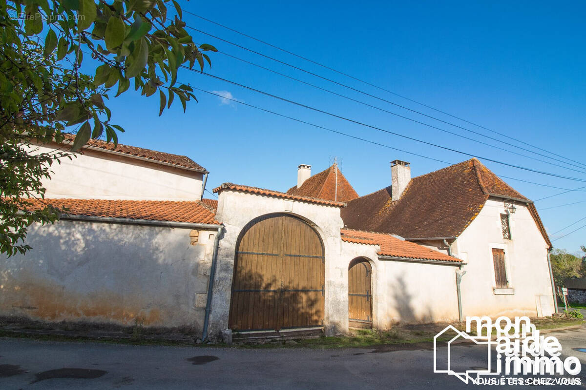Maison à CORGNAC-SUR-L'ISLE