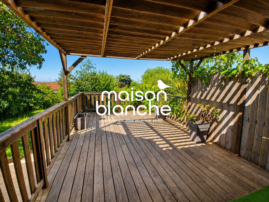 Maison 95 m² à Parthenay  - photo 2