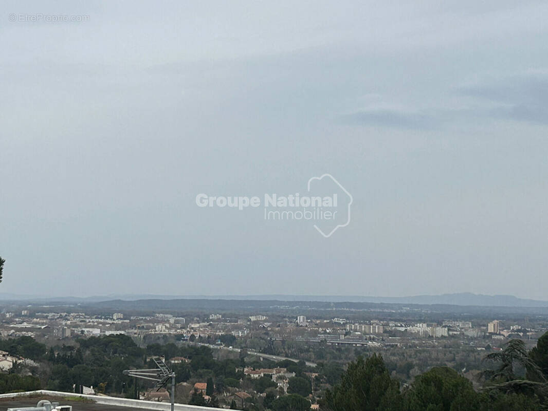 Appartement à VILLENEUVE-LES-AVIGNON