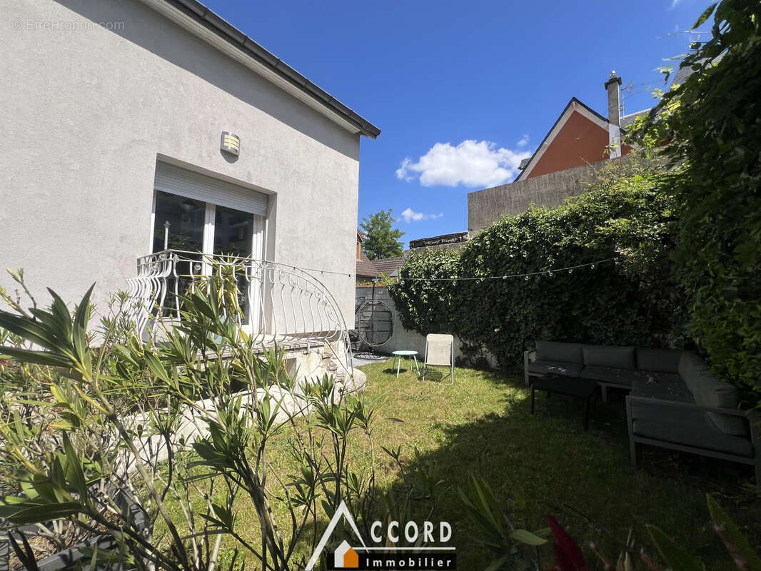 Maison à SARTROUVILLE