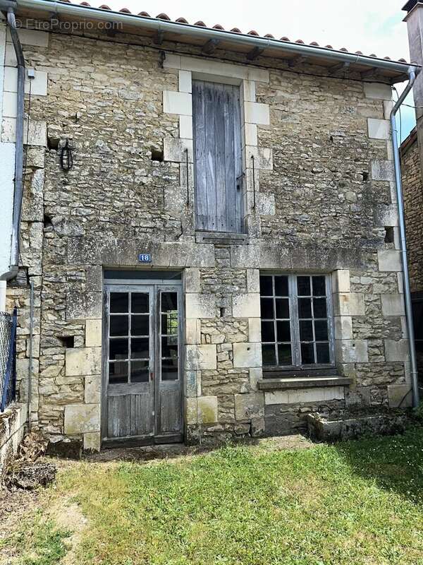 Maison 80 m² à Payroux  - photo 2