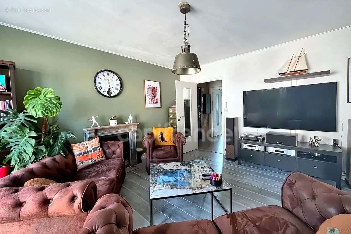 Quimper(29)  Grand T3 lumineux de 78,21 m² – Ancien T4 avec 3ᵉ chambre possible - Excellent état - Box de stockage - photo 2