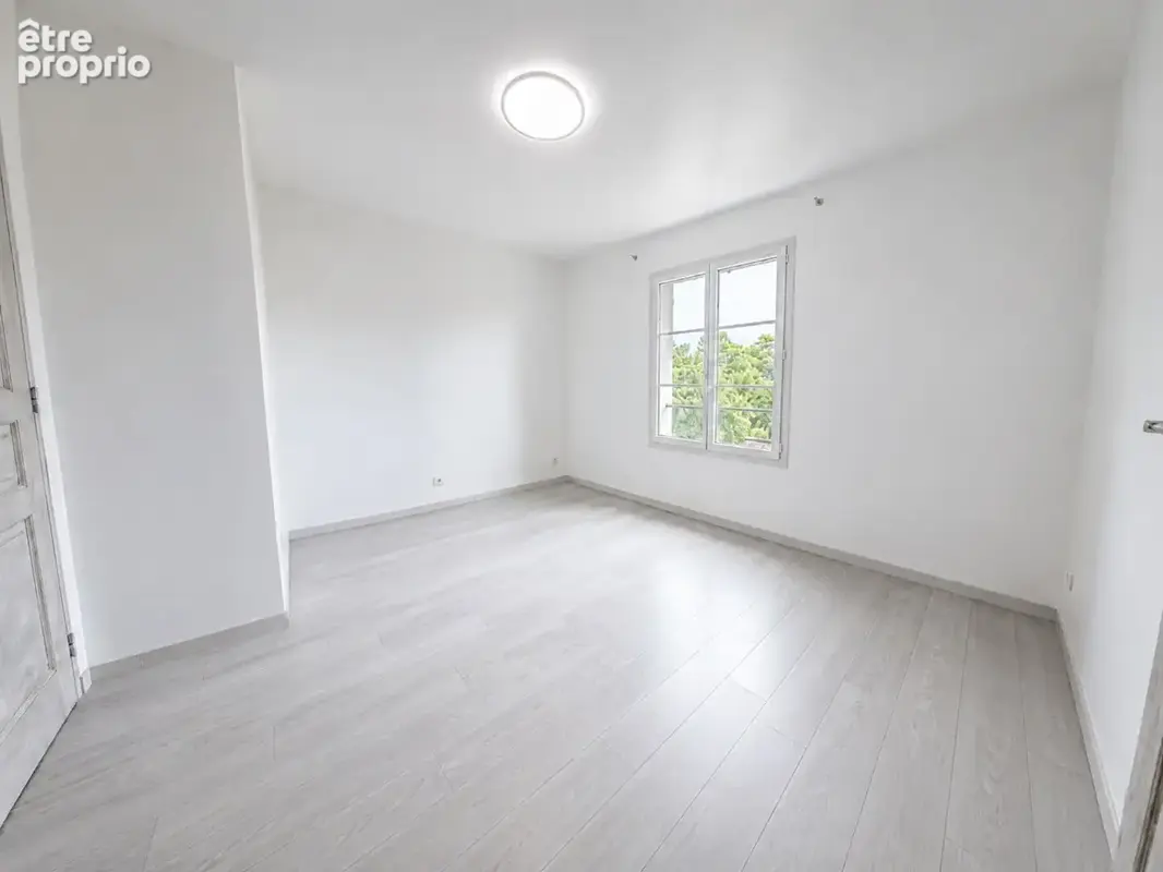 Maison familiale de 209 m² - 4 chambres - Sous-sol total - DPE C - photo 9