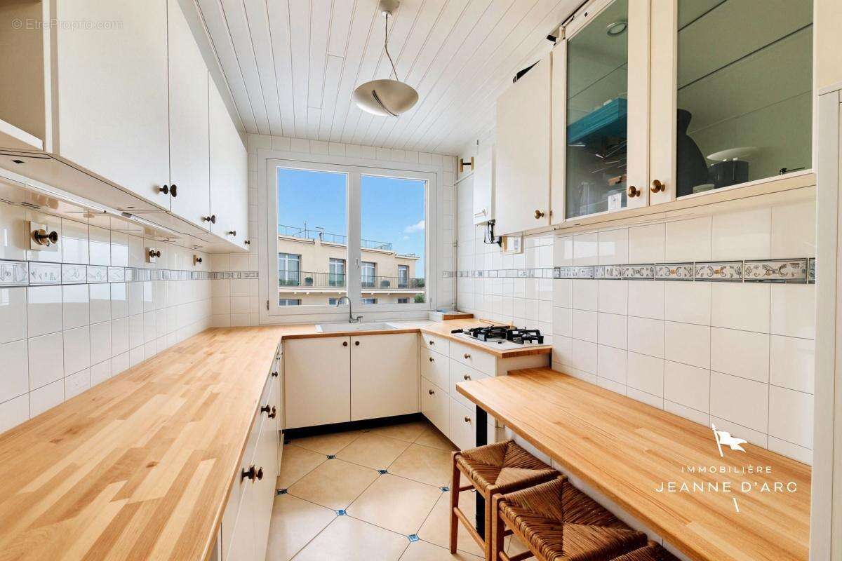 VERSAILLES – Entre Saint-Jean Hulst et la gare Rive Droite - Appartement traversant – 110 m² – 5 pièces – 4 chambres - photo 3