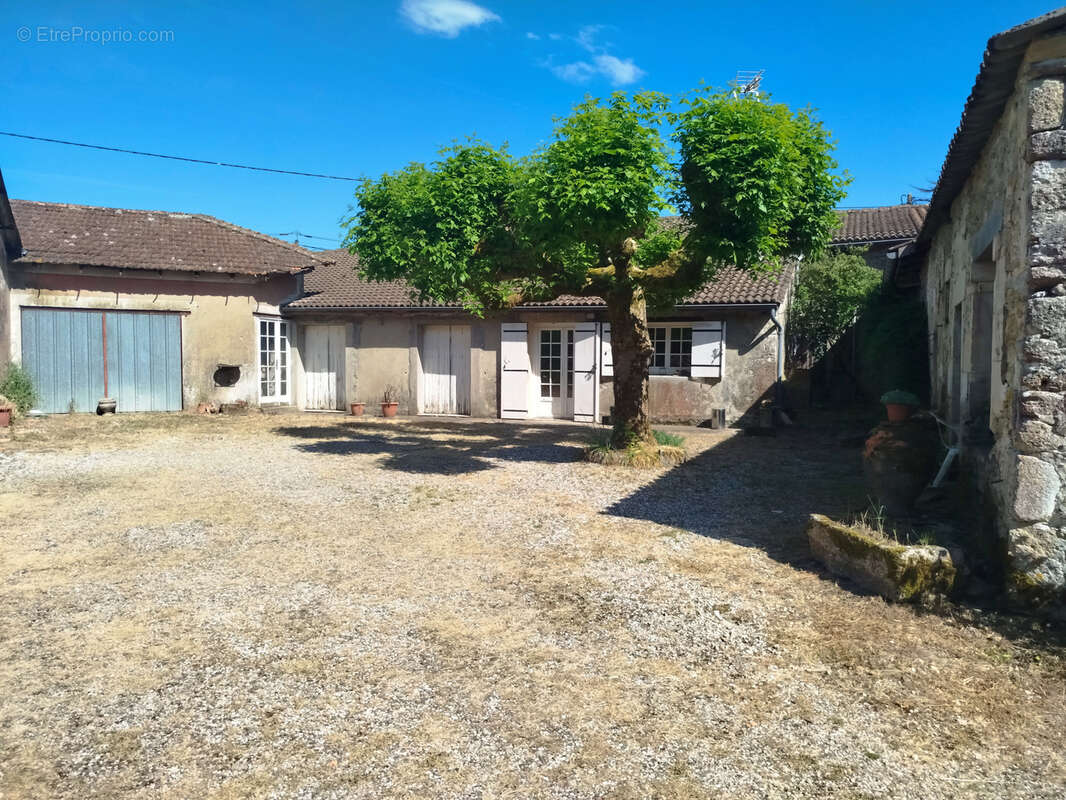 Maison à SOUSSAC