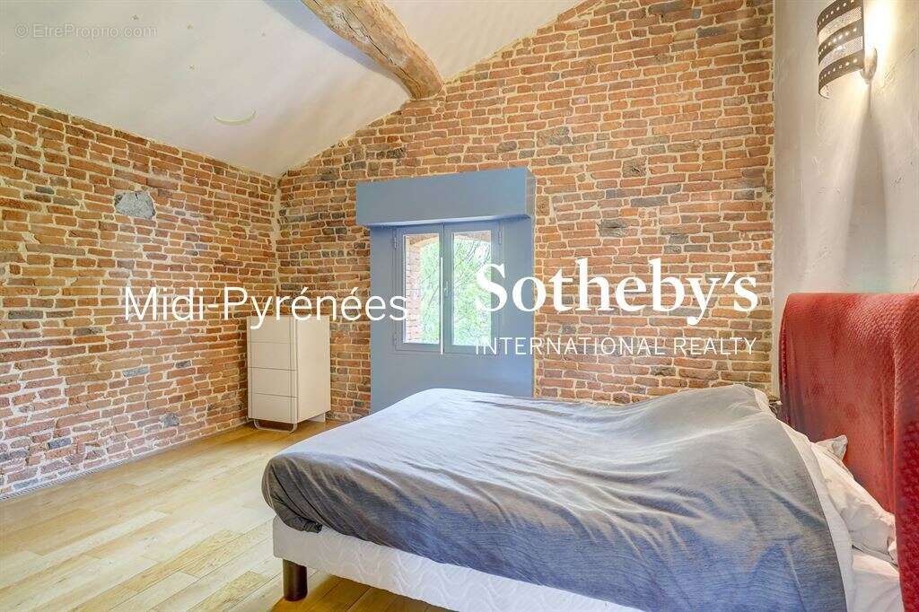 Maison à SAINT-PIERRE-DE-LAGES