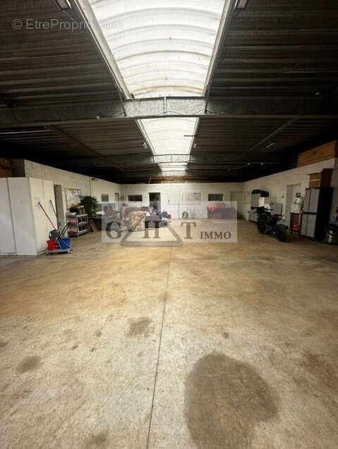 Commerce à VAUX-LE-PENIL