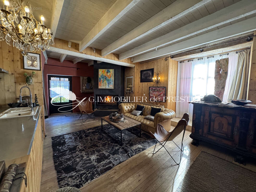 Maison à REVEST-DU-BION