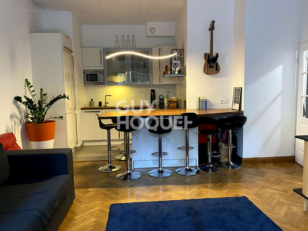 Appartement à PARIS-15E