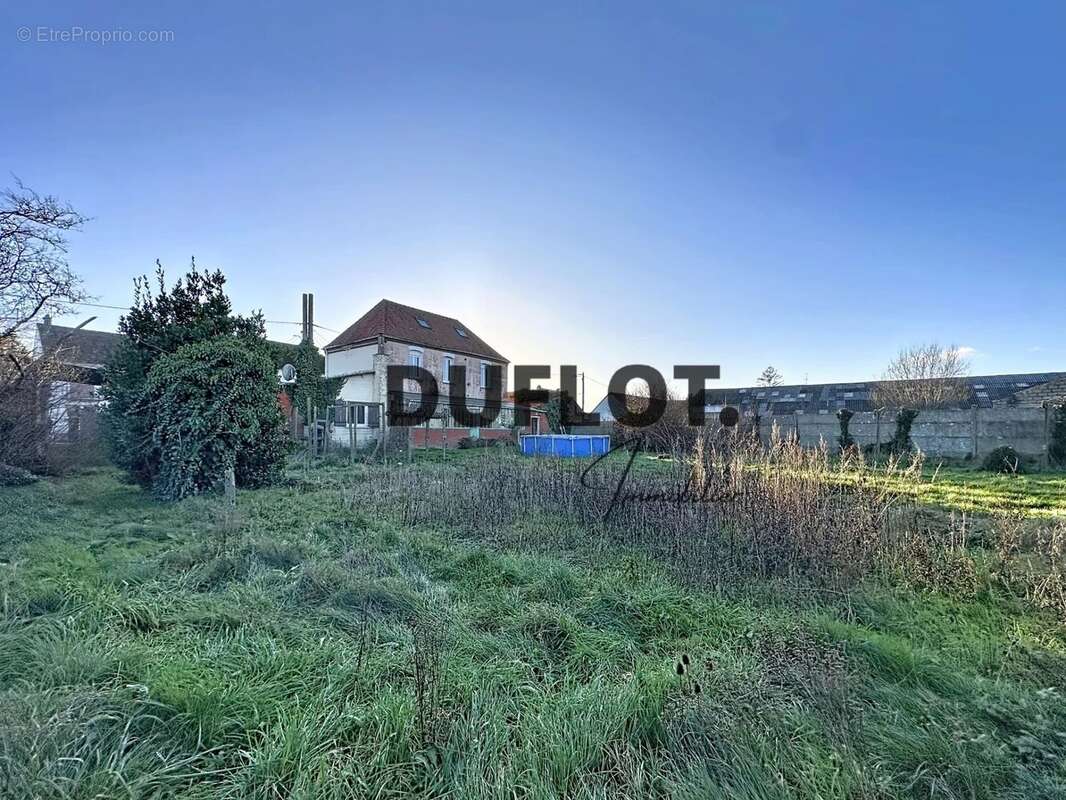 Maison à BEAURAINVILLE