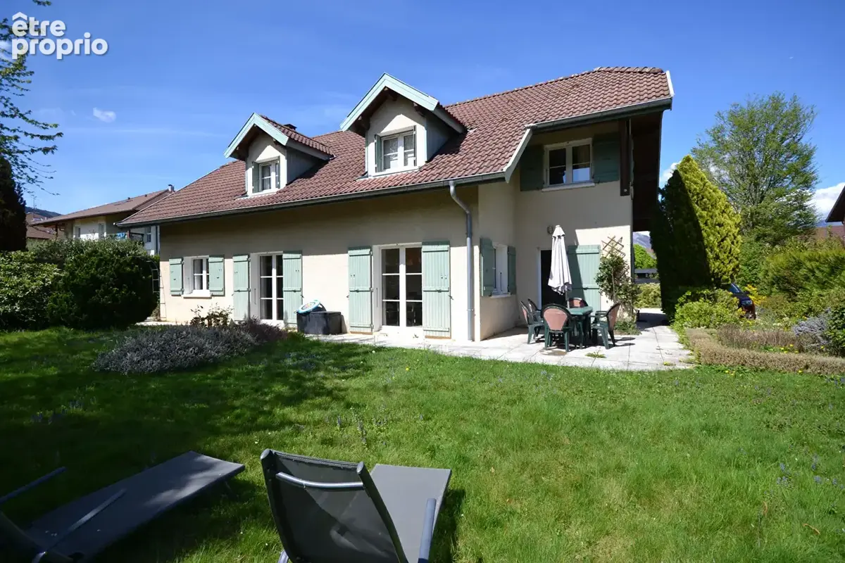 SAINT JORIOZ - Maison familiale de 185 m² au coeur du village à vendre - photo 14