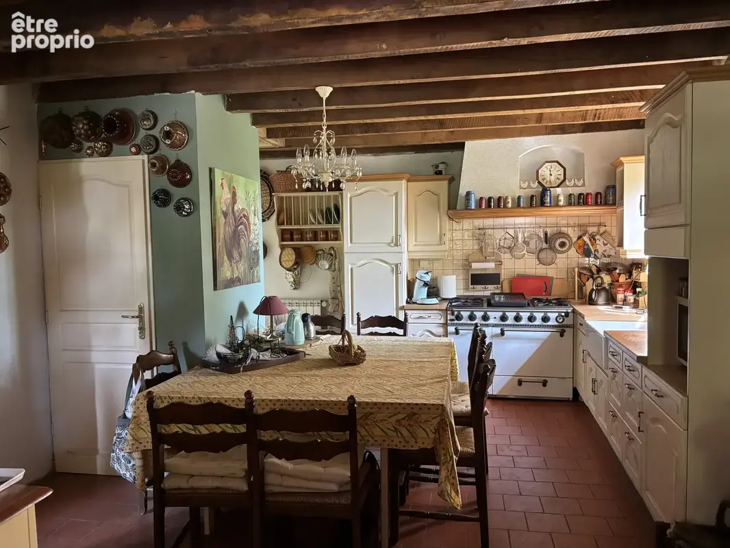 Saint-Denis-de-Jouhet   Charmante maison avec 1934 m2 de terrain, située au calme dans un cadre verdoyant - photo 6