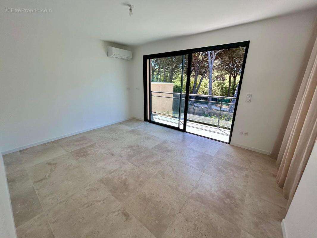 A VENDRE : Villa contemporaine neuve 175 m² – 5 chambres – Prestations haut de gamme – Saint-Raphaël / Valescure - photo 8