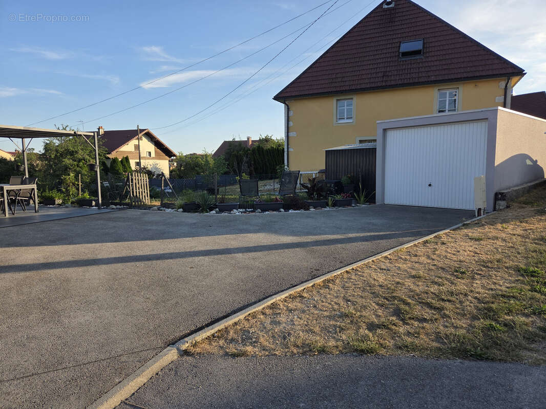 Chaffois, appartement de type 3 , garage, terrasse et jardin. - photo 15