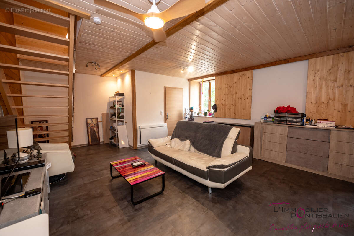 Maison de caractere offrant de beaux volumes - photo 33